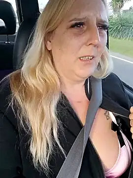 BecciDeluxe online show from January 12, 3:19 pm