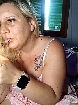 BecciDeluxe online show from May 4, 9:34 am