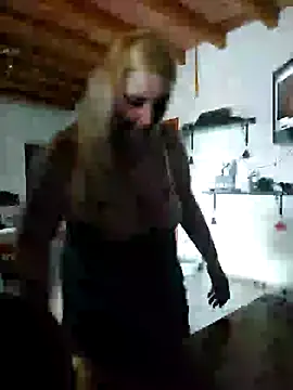 BecciDeluxe online show from December 14, 1:17 pm