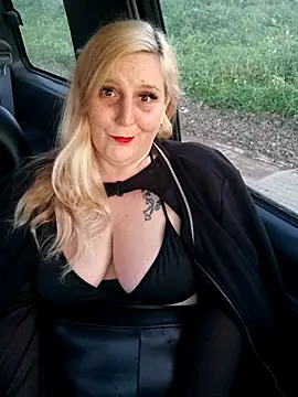 BecciDeluxe online show from January 11, 4:58 pm