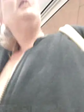 BecciDeluxe online show from December 17, 3:39 pm