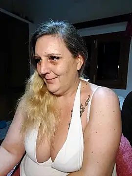 Snapshot of BecciDeluxe chatting on November 26, 10:54 pm BecciDeluxe online show from November 26, 10:54 pm