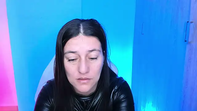 Saskyaa online show from December 1, 2:51 pm