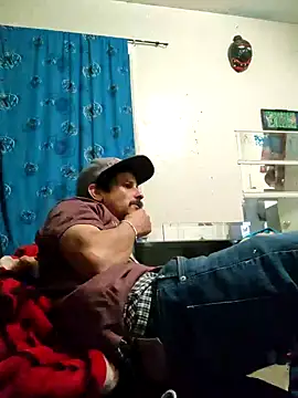 Snapshot of LongDickZee562 chatting on December 19, 8:13 am LongDickZee562 online show from December 19, 8:13 am