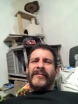 Snapshot of LongDickZee562 chatting on October 18, 6:21 pm LongDickZee562 online show from October 18, 6:21 pm