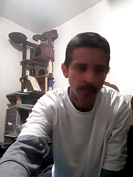 Snapshot of LongDickZee562 chatting on March 7, 6:46 am LongDickZee562 online show from March 7, 6:46 am