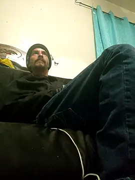 Snapshot of LongDickZee562 chatting on December 24, 5:27 am LongDickZee562 online show from December 24, 5:27 am