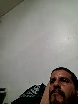 Snapshot of LongDickZee562 chatting on September 18, 8:17 am LongDickZee562 online show from September 18, 8:17 am