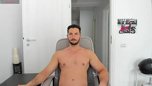 Snapshot of ZackFraser chatting on July 1, 6:47 am ZackFraser online show from July 1, 6:47 am