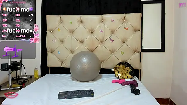 cleopatraa online show from April 13, 6:45 pm