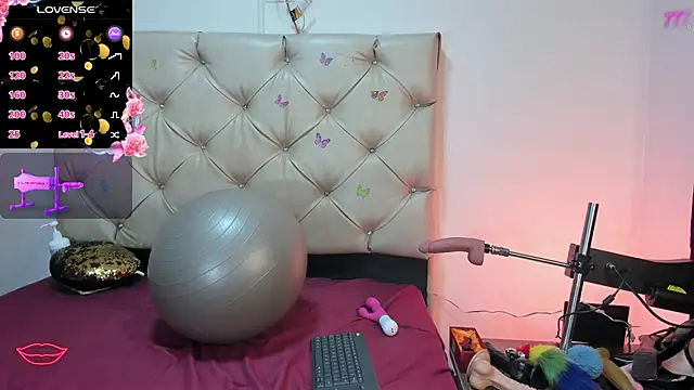 Snapshot of cleopatraa chatting on June 11, 11:46 pm cleopatraa online show from June 11, 11:46 pm