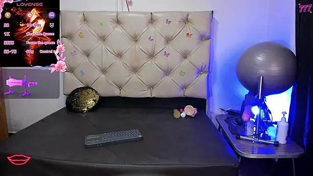 cleopatraa online show from April 23, 9:05 pm