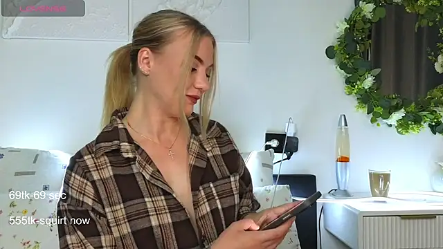 Snapshot of Maria_Shy chatting on September 10, 9:08 am Maria Shy online show from September 10, 9:08 am