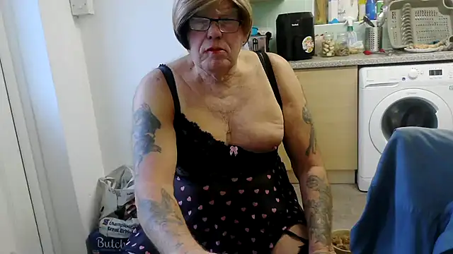 samanthasissieuk online show from December 1, 2:29 pm