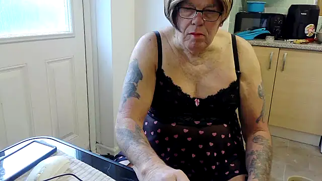 samanthasissieuk online show from March 5, 8:00 am