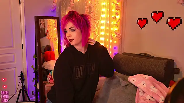 Angel-Lewd-Cake online show from November 1, 7:35 am