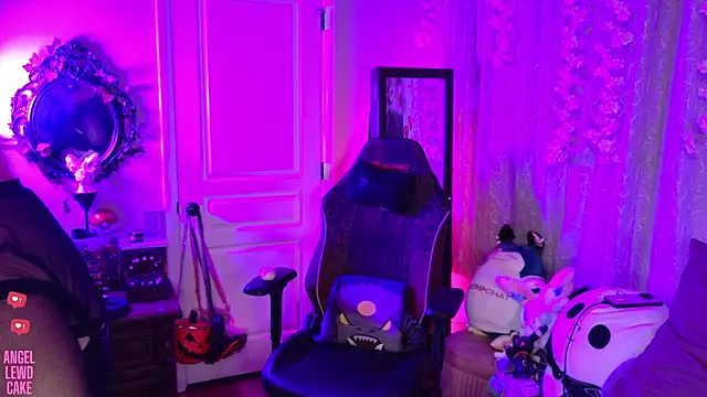 Snapshot of Angel-Lewd-Cake chatting on July 18, 3:42 pm Angel-Lewd-Cake online show from July 18, 3:42 pm