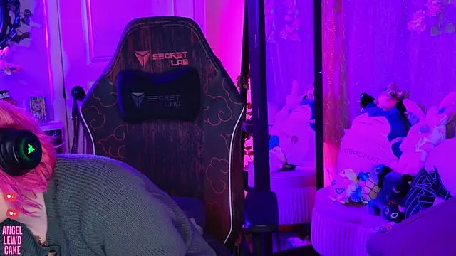 Angel-Lewd-Cake online show from May 18, 3:17 am