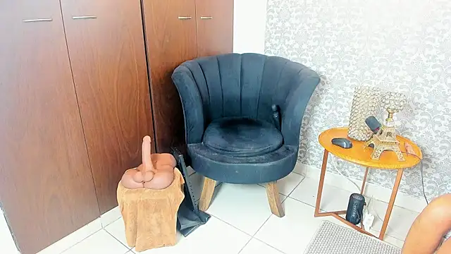 mabelsaravia online show from April 14, 6:13 pm