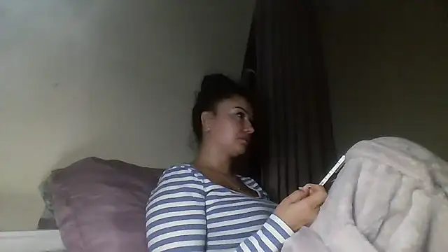 Snapshot of Linusya chatting on October 14, 5:57 pm Linusya online show from October 14, 5:57 pm