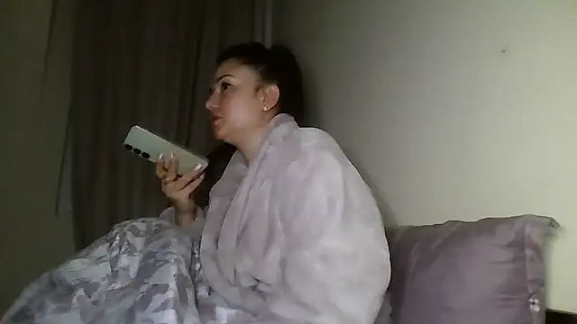 Linusya online show from November 6, 5:06 pm