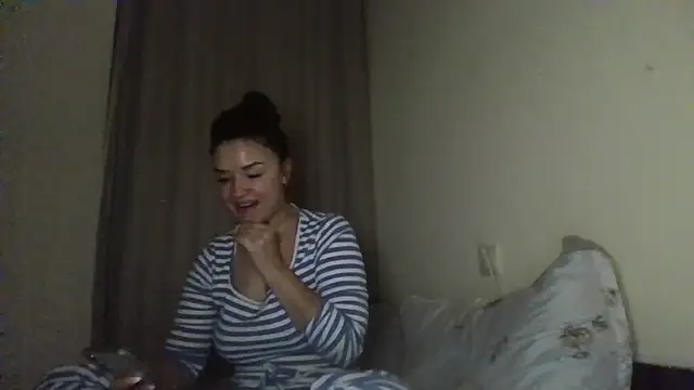 Linusya online show from November 15, 4:55 pm