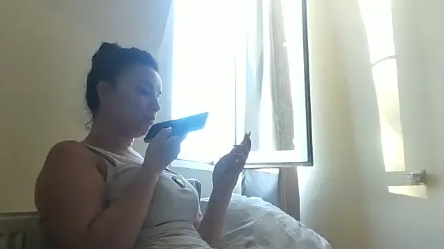 Snapshot of Linusya chatting on September 24, 2:23 pm Linusya online show from September 24, 2:23 pm