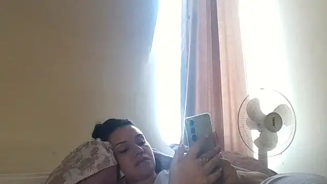 Snapshot of Linusya chatting on October 8, 11:34 am Linusya online show from October 8, 11:34 am