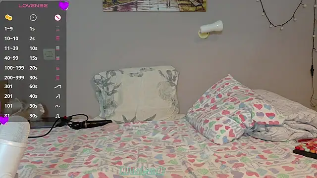 Snapshot of AlinaCandy_ chatting on October 25, 12:10 am AlinaCandy online show from October 25, 12:10 am