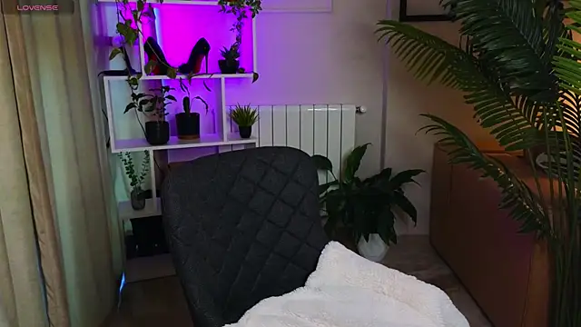 Snapshot of Lina-hill chatting on November 30, 9:43 am Lina-hill online show from November 30, 9:43 am