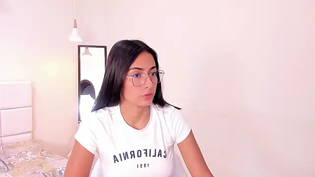 Snapshot of your_khloe chatting on May 22, 1:09 pm your khloe online show from May 22, 1:09 pm