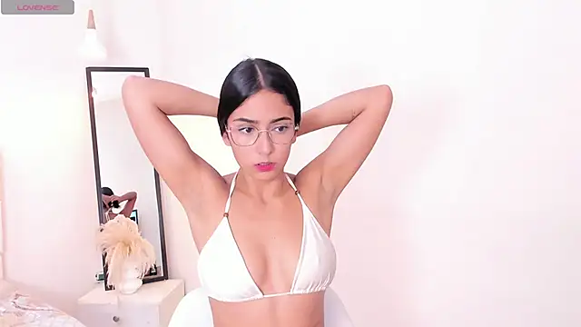 Snapshot of your_khloe chatting on May 13, 12:56 pm your khloe online show from May 13, 12:56 pm