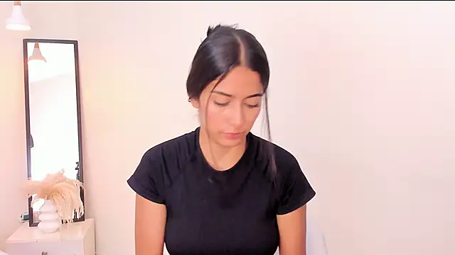 Snapshot of your_khloe chatting on April 29, 1:15 pm your khloe online show from April 29, 1:15 pm