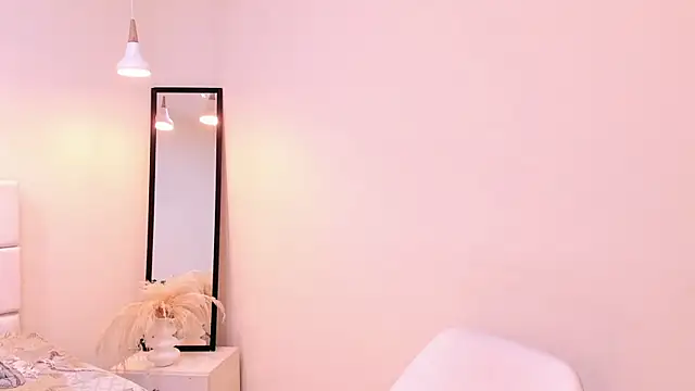 Snapshot of your_khloe chatting on May 20, 1:19 pm your khloe online show from May 20, 1:19 pm