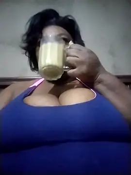 MATUREBUSSTY online show from May 24, 3:39 am