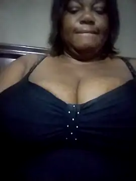 Snapshot of MATUREBUSSTY chatting on September 27, 12:17 am MATUREBUSSTY online show from September 27, 12:17 am