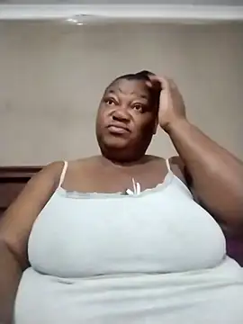 MATUREBUSSTY online show from February 12, 3:50 am