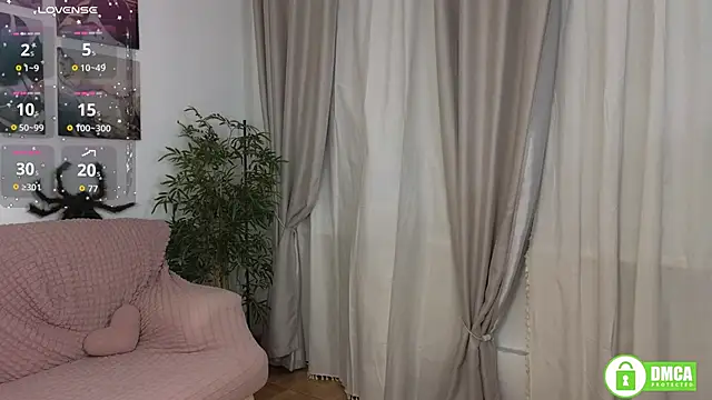 Snapshot of Charlotte_wow chatting on November 21, 10:09 pm Charlotte wow online show from November 21, 10:09 pm