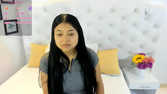 Snapshot of thaliia_gomez chatting on March 7, 7:05 pm thaliia gomez online show from March 7, 7:05 pm