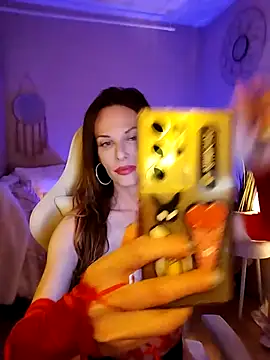 Snapshot of Luna_Kitanna chatting on May 9, 7:39 pm Luna Kitanna online show from May 9, 7:39 pm