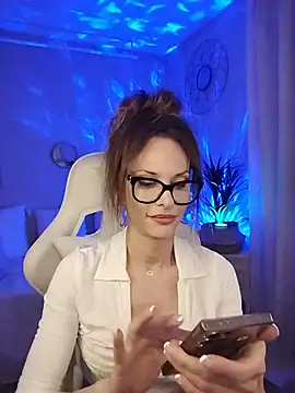 Luna Kitanna online show from July 7, 9:29 pm
