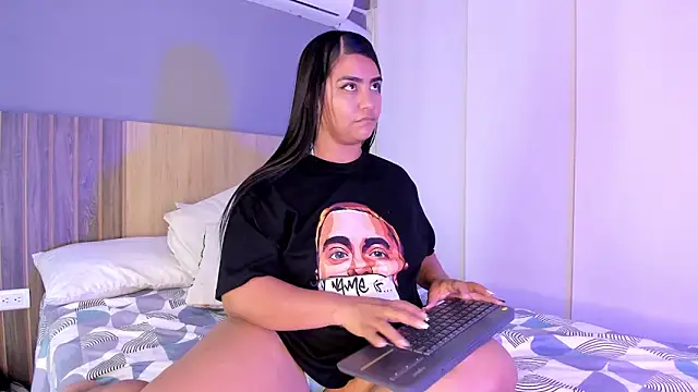 hannnasmith online show from November 22, 2:21 am