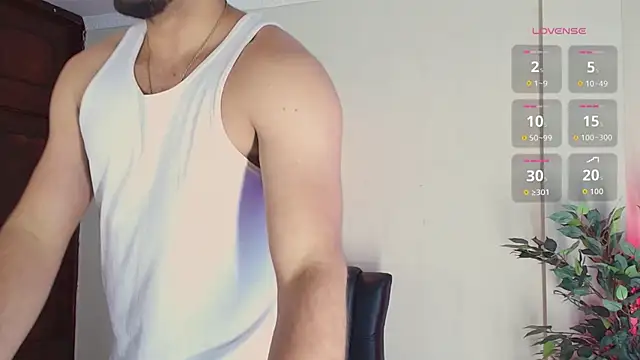 Snapshot of HenryBenso chatting on September 13, 4:18 pm HenryBenso online show from September 13, 4:18 pm