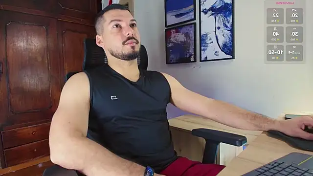 Snapshot of HenryBenso chatting on December 16, 8:46 pm HenryBenso online show from December 16, 8:46 pm