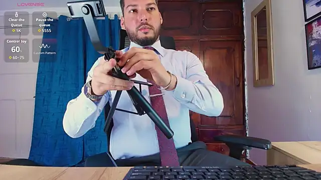 Snapshot of HenryBenso chatting on October 23, 11:47 pm HenryBenso online show from October 23, 11:47 pm