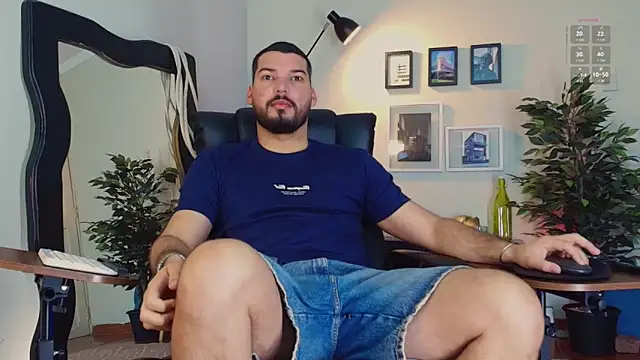 Snapshot of HenryBenso chatting on June 4, 11:26 am HenryBenso online show from June 4, 11:26 am