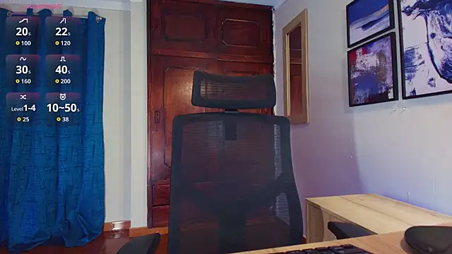 Snapshot of HenryBenso chatting on October 26, 4:29 pm HenryBenso online show from October 26, 4:29 pm