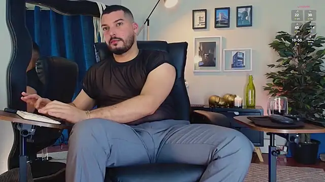Snapshot of HenryBenso chatting on June 10, 3:57 pm HenryBenso online show from June 10, 3:57 pm