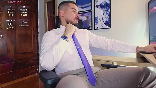 Snapshot of HenryBenso chatting on October 28, 7:57 pm HenryBenso online show from October 28, 7:57 pm