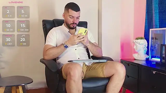 Snapshot of HenryBenso chatting on September 19, 4:55 pm HenryBenso online show from September 19, 4:55 pm